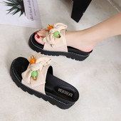 Ikdienas čības ar tekstila siksnu un lenti