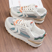 Jauns sieviešu sporta kedu modelis ar šņorēm divās krāsās