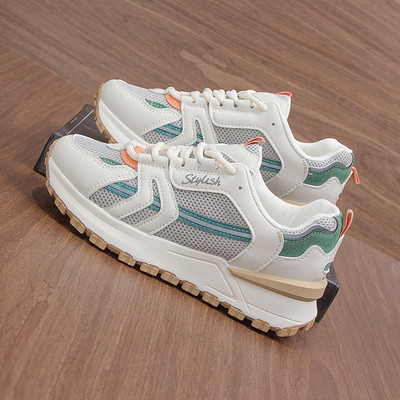 Jauns sieviešu sporta kedu modelis ar šņorēm divās krāsās