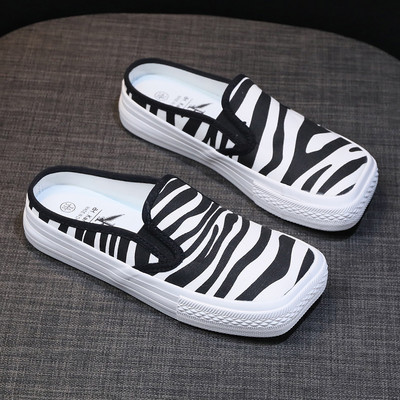 Sieviešu tekstila kedas ar dzīvnieku apdruku