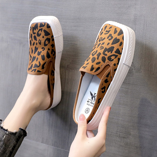 Sieviešu tekstila kedas ar dzīvnieku apdruku