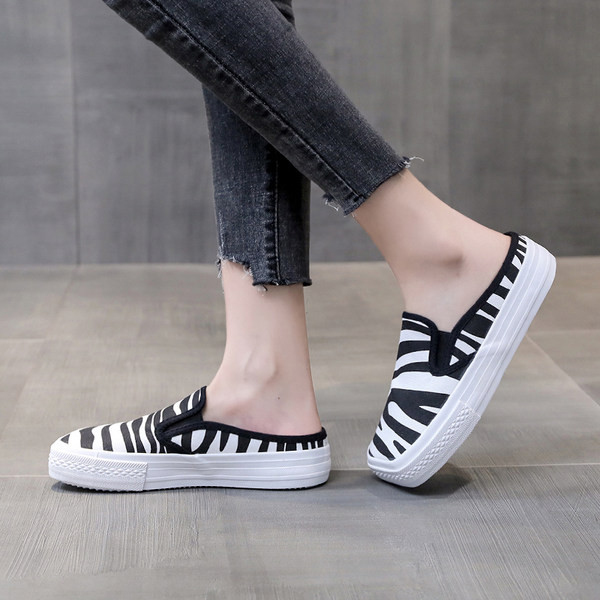 Sieviešu tekstila kedas ar dzīvnieku apdruku