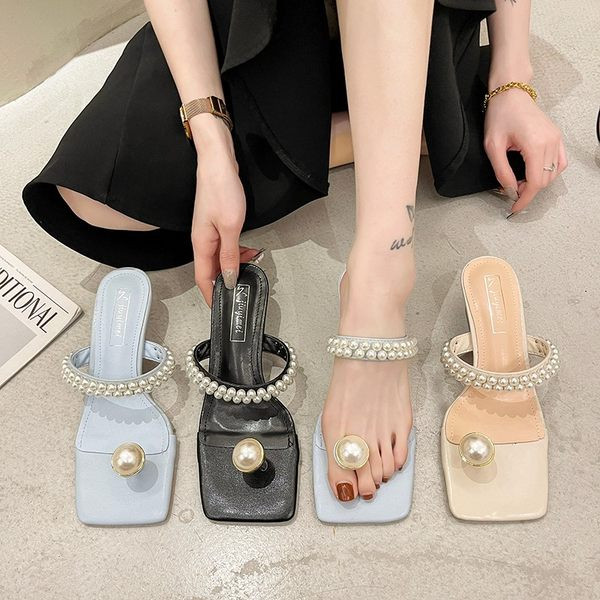 Jauns sieviešu čību modelis ar pērlēm un zemu papēdi