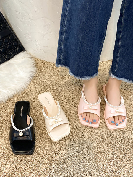 Kvadrātveida sieviešu čības no eko ādas ar pērļu rotājumu