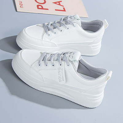 Jauns sieviešu kedu modelis no mākslīgās ādas ar plakanu zoli