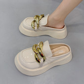 Sieviešu slēgtas čības no eko ādas ar metāla apdari un platformu