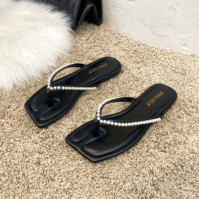 Kvadrātveida čības ar pērļu lencītēm - starp pirkstiem