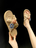 Vasaras sieviešu čības ar plakanu zoli un 3D ziediem