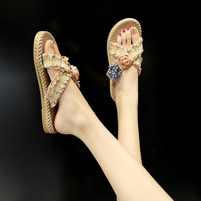 Vasaras sieviešu čības ar plakanu zoli un 3D ziediem