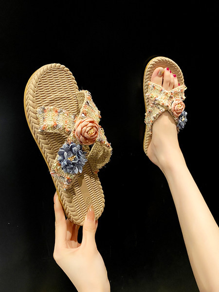 Vasaras sieviešu čības ar plakanu zoli un 3D ziediem