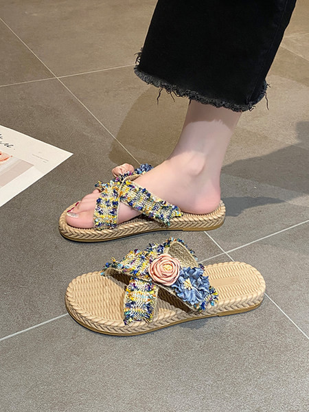 Vasaras sieviešu čības ar plakanu zoli un 3D ziediem