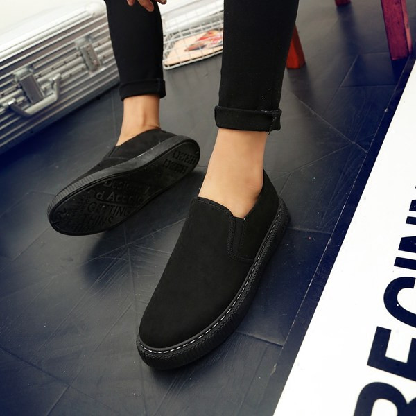 Ανδρικά μοκασίνια με κεντήματα και επίπεδη σόλα