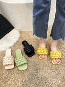 Sieviešu ādas čības no mākslīgās ādas ar plakanu zoli