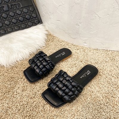 Sieviešu ādas čības no mākslīgās ādas ar plakanu zoli