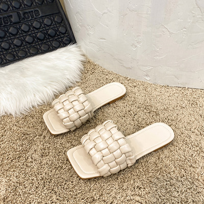 Sieviešu ādas čības no mākslīgās ādas ar plakanu zoli