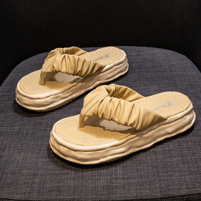 Ikdienas sieviešu čības ar plakanu zoli - starp pirkstiem