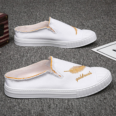 Mūsdienīgi mokasīni ar izšuvumu un plakanu zoli