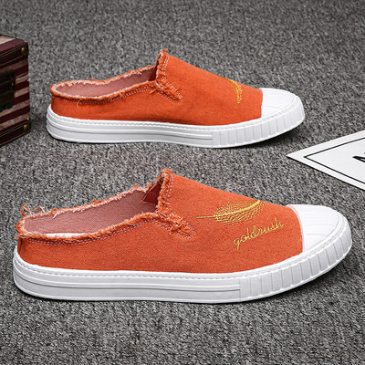 Mūsdienīgi mokasīni ar izšuvumu un plakanu zoli