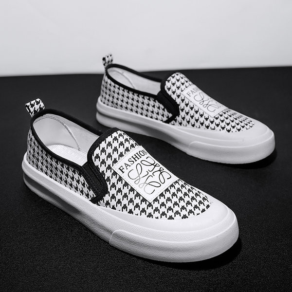 Jauns vīriešu mokasīnu modelis ar emblēmu un dzīvnieku apdruku