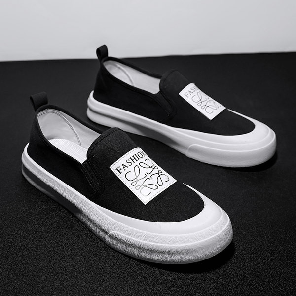 Jauns vīriešu mokasīnu modelis ar emblēmu un dzīvnieku apdruku