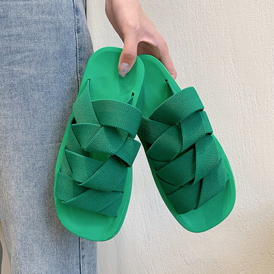 Καλοκαιρινές παντόφλες με  ελαστικά λουράκια