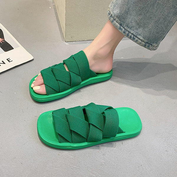 Καλοκαιρινές παντόφλες με  ελαστικά λουράκια