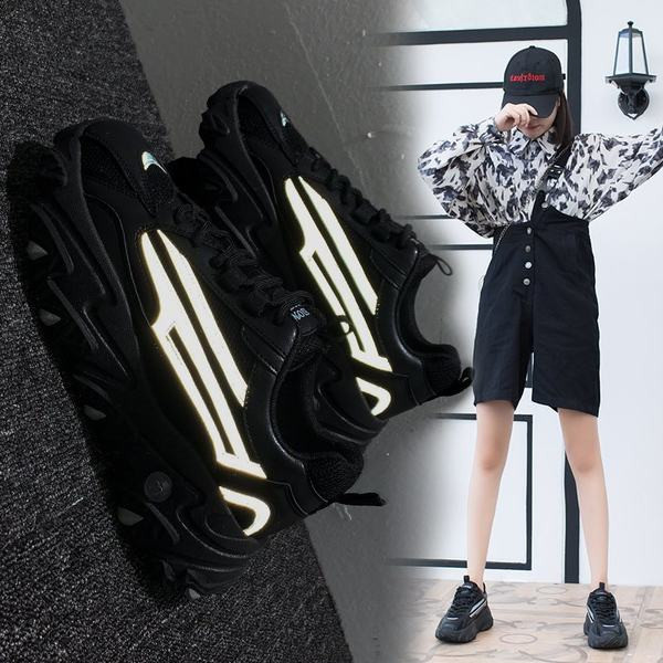 Jauns sieviešu kedu modelis ar šņorēm un raupju zoli - trīs krāsās