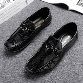 Mūsdienīgi vīriešu mokasīni ar metāla apdari