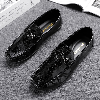 Mūsdienīgi vīriešu mokasīni ar metāla apdari