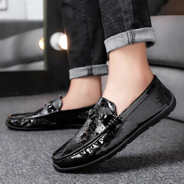 Mūsdienīgi vīriešu mokasīni ar metāla apdari