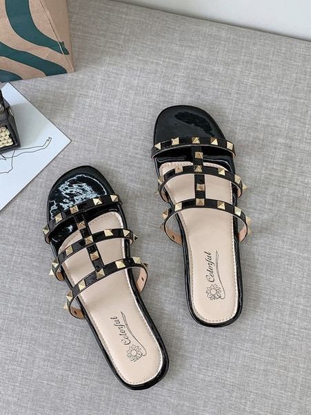 Ikdienas sieviešu čības ar ādas lencēm un metāla cilpām