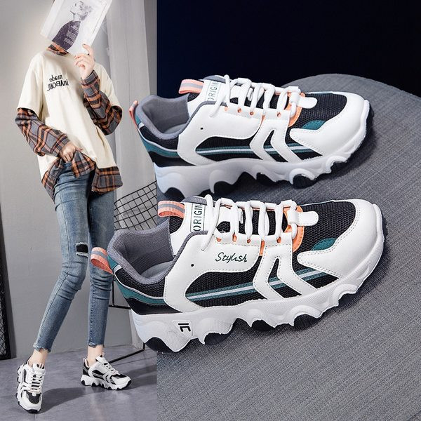 Jauns sieviešu kedu modelis ar raupju zoli un šņorēm - trīs krāsas