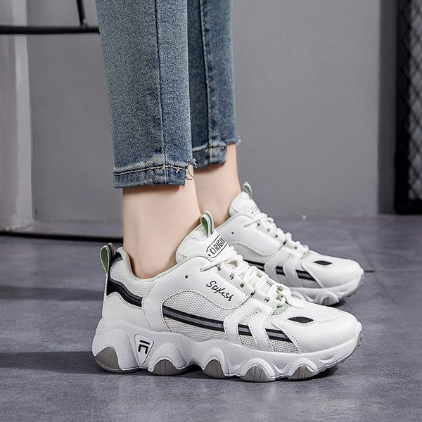 Jauns sieviešu kedu modelis ar raupju zoli un šņorēm - trīs krāsas