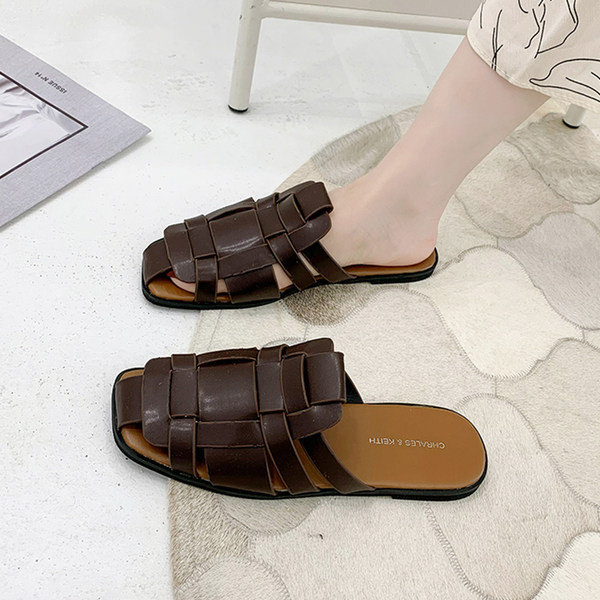 Sieviešu slēgtas čības no eko ādas