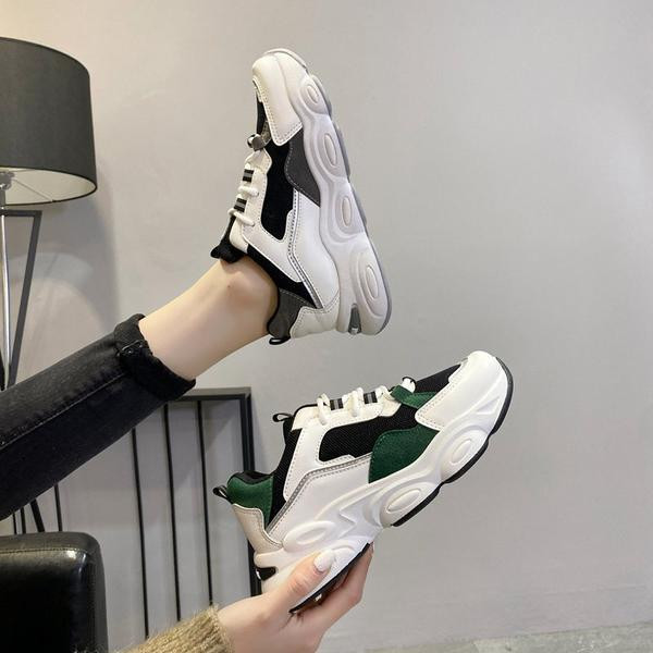 Jauns sieviešu kedu modelis ar raupju zoli - divās krāsās