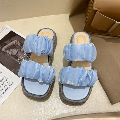 Sieviešu čības ar tekstila siksnām