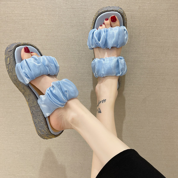 Sieviešu čības ar tekstila siksnām