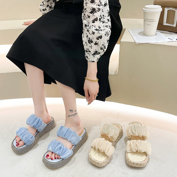 Sieviešu čības ar tekstila siksnām