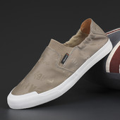 Mūsdienīgi vīriešu mokasīni no tekstila ar plakanu zoli četrās krāsās