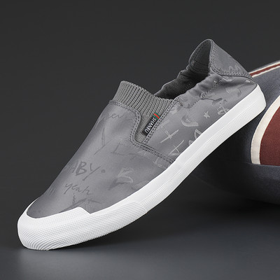 Mūsdienīgi vīriešu mokasīni no tekstila ar plakanu zoli četrās krāsās