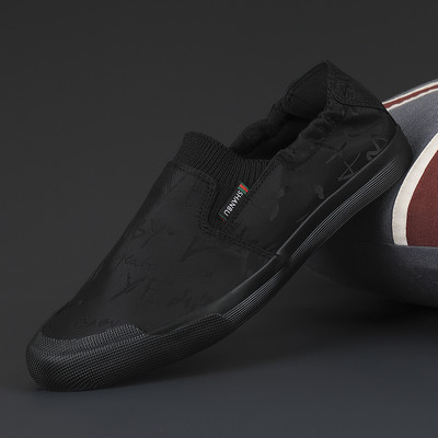 Mūsdienīgi vīriešu mokasīni no tekstila ar plakanu zoli četrās krāsās