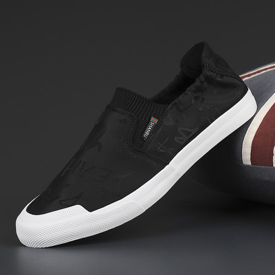 Mūsdienīgi vīriešu mokasīni no tekstila ar plakanu zoli četrās krāsās