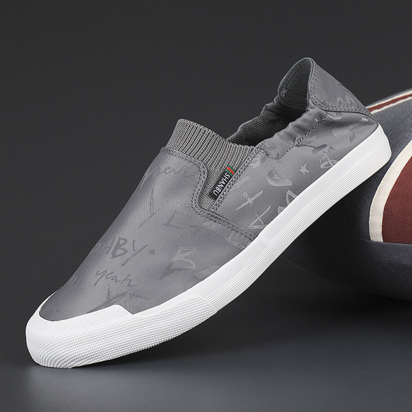 Mūsdienīgi vīriešu mokasīni no tekstila ar plakanu zoli četrās krāsās