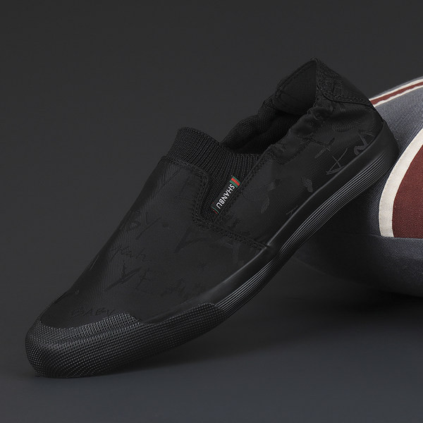 Mūsdienīgi vīriešu mokasīni no tekstila ar plakanu zoli četrās krāsās