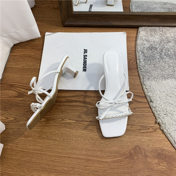 Jauns sieviešu čību modelis ar pērlēm un 4,5 cm papēdi