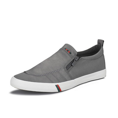 Jauns mokasīnu modelis ar rāvējslēdzēju un plakanu zoli