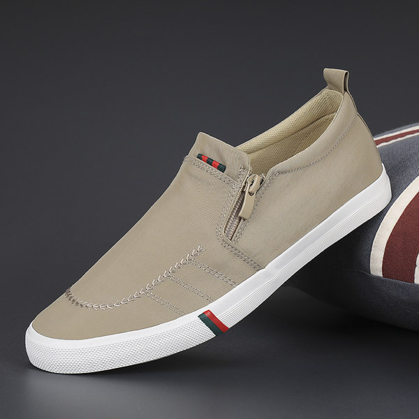 Jauns mokasīnu modelis ar rāvējslēdzēju un plakanu zoli