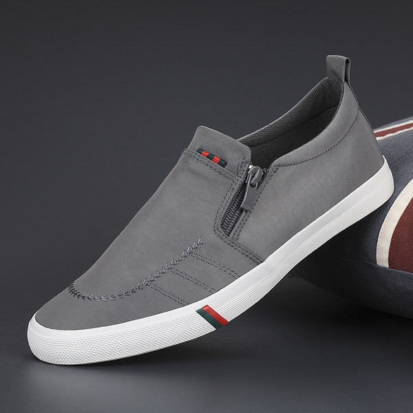 Jauns mokasīnu modelis ar rāvējslēdzēju un plakanu zoli