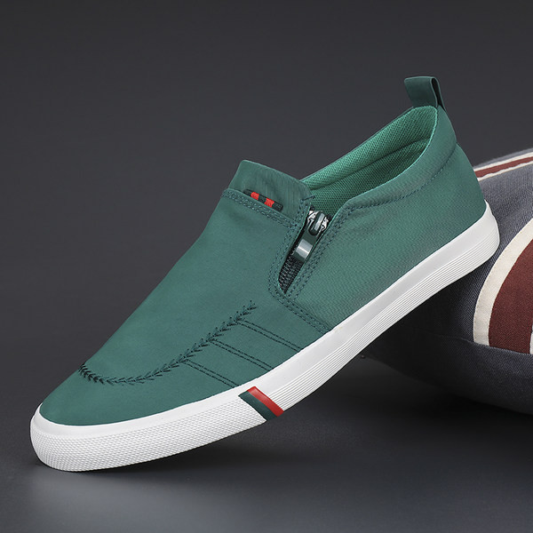 Jauns mokasīnu modelis ar rāvējslēdzēju un plakanu zoli