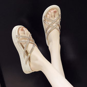 Sieviešu platformas čības ar spīdīgām lencēm ar akmeņiem